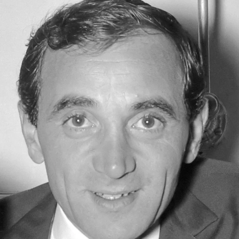 Charles Aznavour — L’Epifania dell’Imperfetto. Anatomia di una voce rifiutata