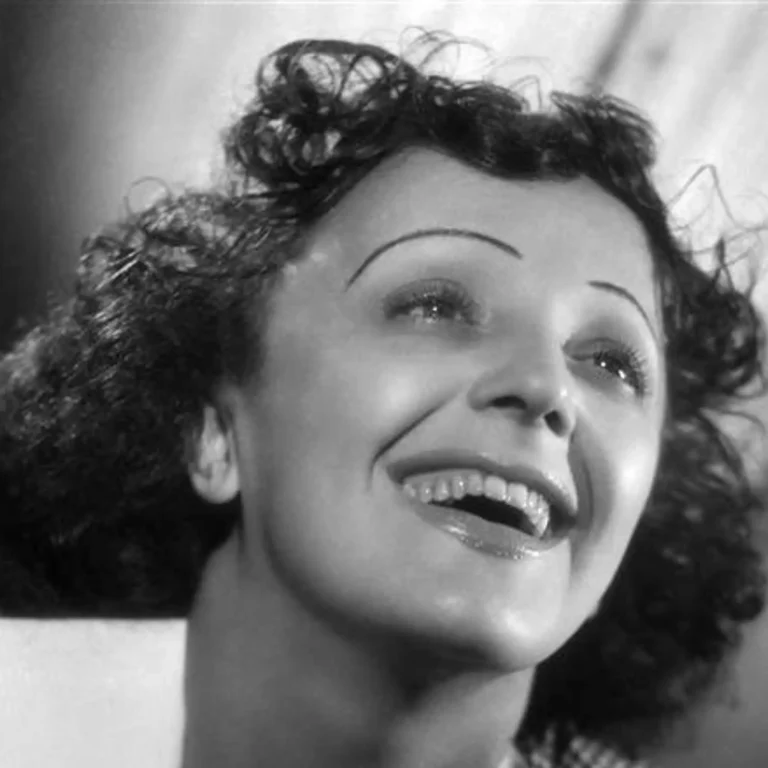 Edith Piaf — Il Passero che Muove le Mura. Anatomia di una voce impossibile