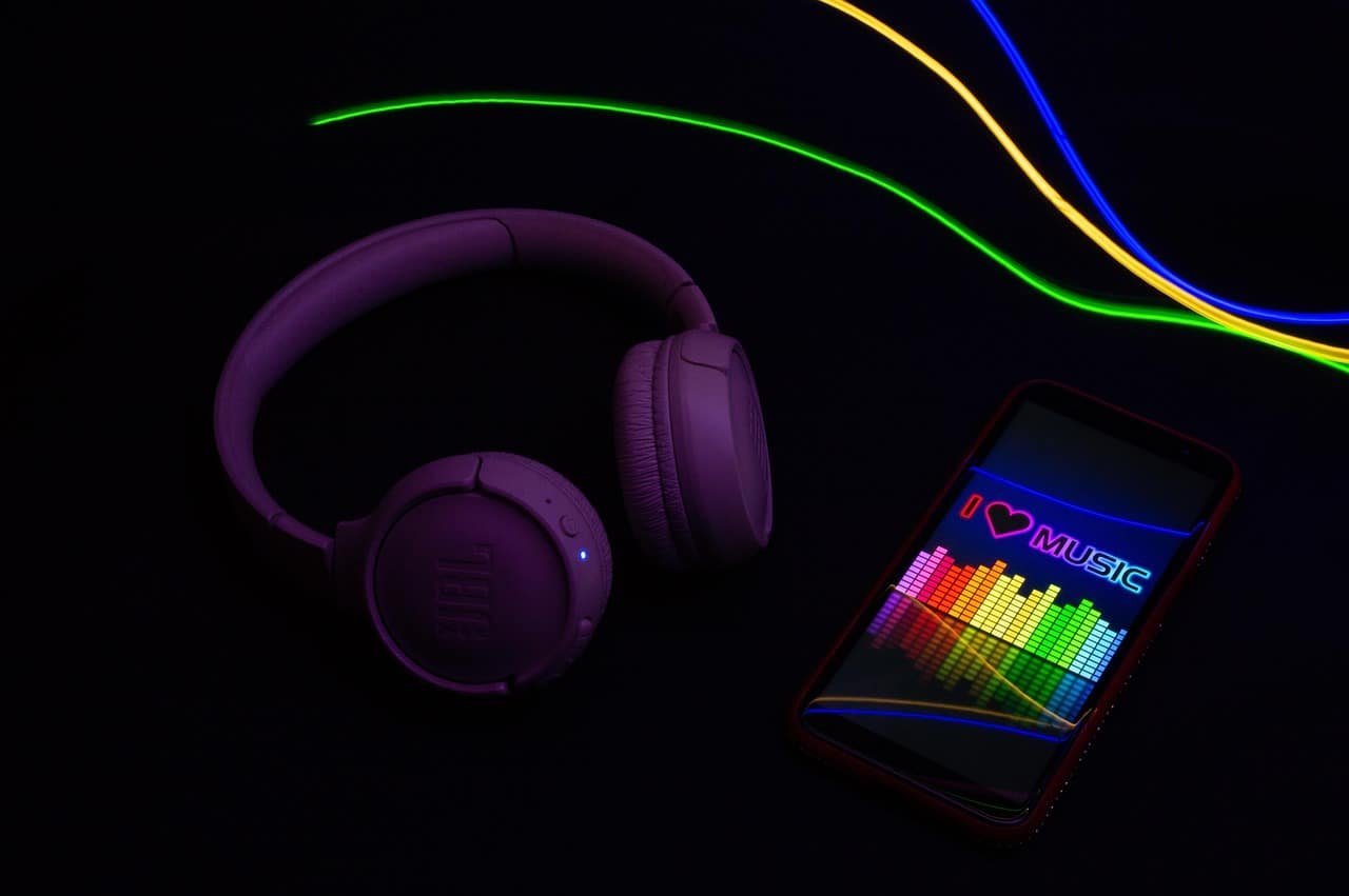 freezelight, drawing with light, art, music, the lines, light, brightly, headphones, smartphone, i love, meloman, listen to the music, abstract, playlist, equalizer, melody, track, sound, synthesizer, musician, neon, neon lights, range, wave, playlist, playlist, playlist, playlist, playlist