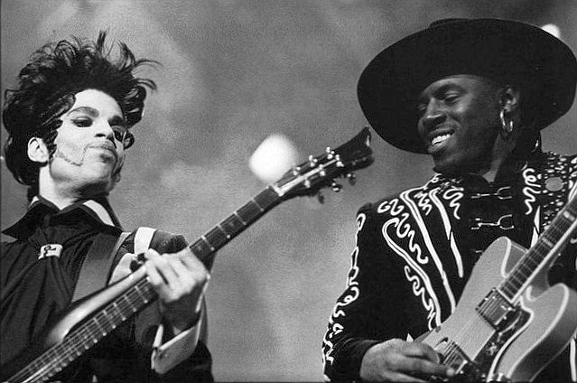 Prince non era Solo un Pop Star — Era uno dei più Grandi Chitarristi della Storia 8 Prince non era Solo un Pop Star — Era uno dei più Grandi Chitarristi della Storia