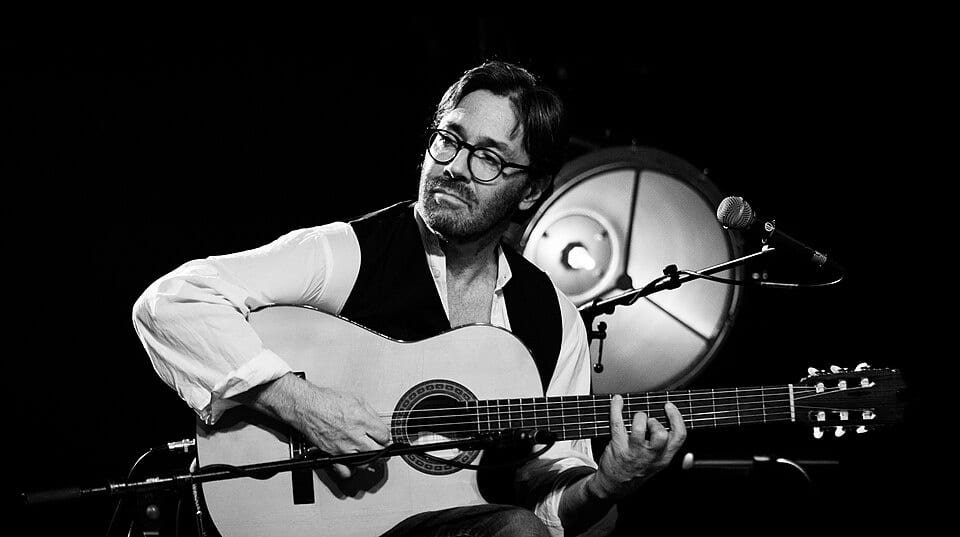 Al Di Meola: il Chitarrista che Suonava alla Velocità del Pensiero 1 Al Di Meola: il Chitarrista che Suonava alla Velocità del Pensiero