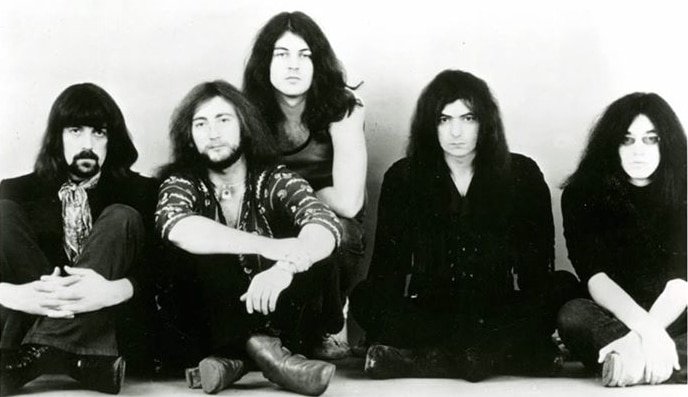 Ritchie Blackmore: il Cavaliere Nero della Chitarra Rock 1 Ritchie Blackmore: il Cavaliere Nero della Chitarra Rock