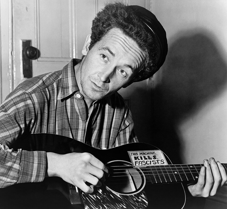 Woody Guthrie: la Chitarra come Arma dei Poveri